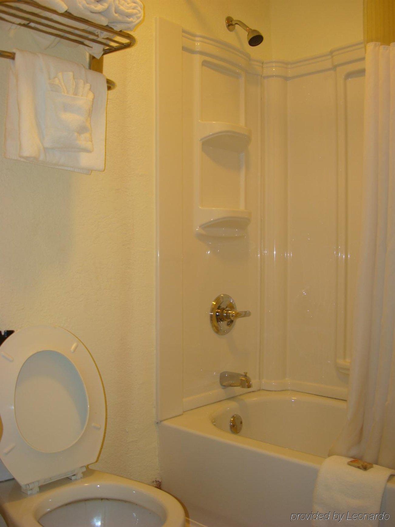 Relax Inn Savannah Room photo